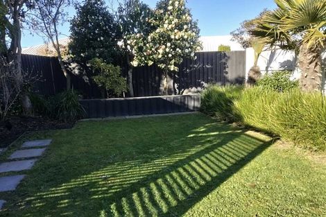 Photo of property in 3 Fieldmoor Place, Parklands, Christchurch, 8083