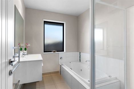 Photo of property in 5 Donovan Place, Aidanfield, Christchurch, 8025