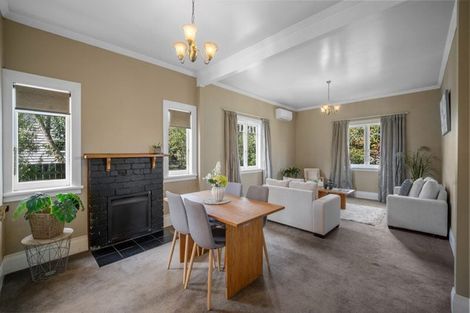 Photo of property in 27 Oxford Street, Fairfield, Hamilton, 3214
