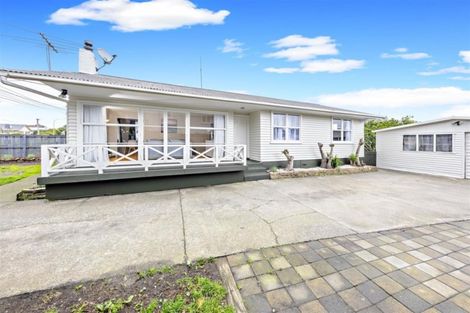 Photo of property in 21 Barrys Road, Glendene, Auckland, 0602