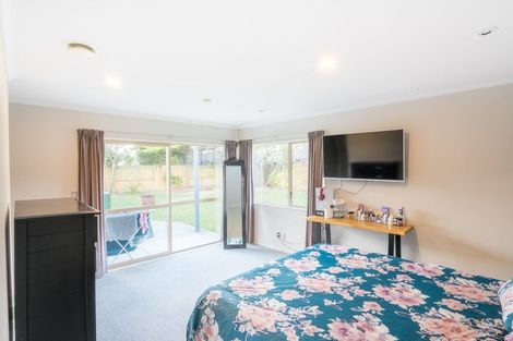 Photo of property in 10 Fernlea Avenue, Kelvin Grove, Palmerston North, 4414
