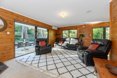 Photo of property in 42 Atkinson Road, Titirangi, Auckland, 0604