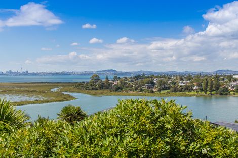 Photo of property in 189 West Harbour Drive, West Harbour, Auckland, 0618