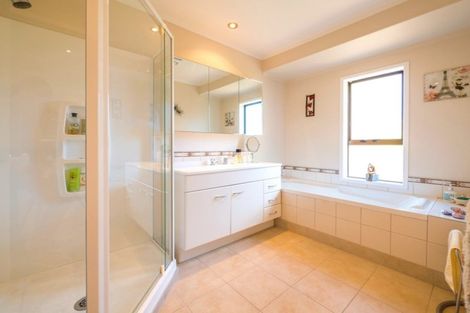 Photo of property in 2/6 Ti Nana Crescent, Henderson, Auckland, 0610