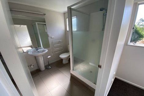 Photo of property in 1/14 Target Road, Totara Vale, Auckland, 0629