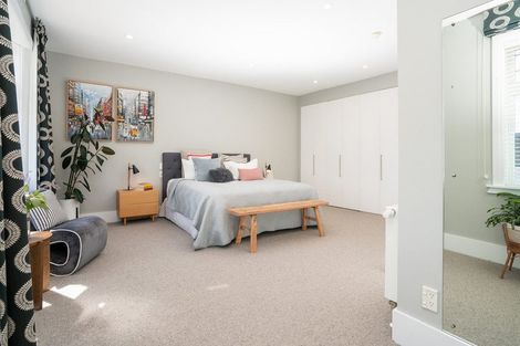 Photo of property in 16 Hawker Street, Mount Victoria, Wellington, 6011