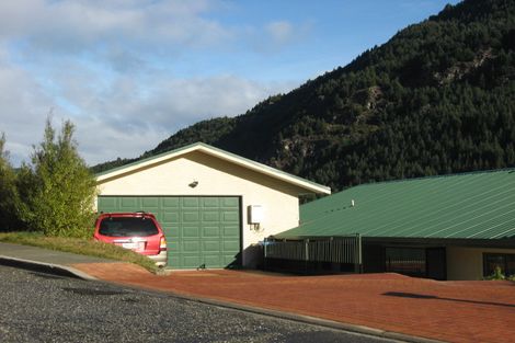 Photo of property in 14 Broadview Rise, Sunshine Bay, Queenstown, 9300