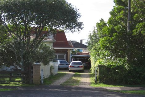 Photo of property in 1/9 Gloria Avenue, Te Atatu Peninsula, Auckland, 0610
