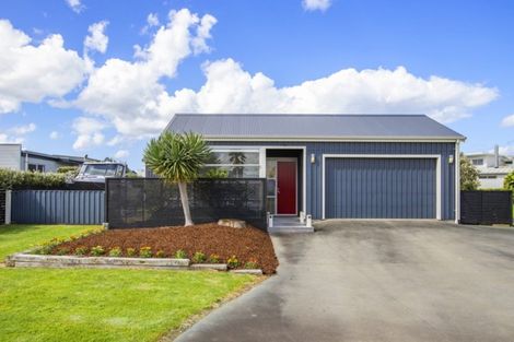 Photo of property in 31 Tohora Crescent, Omaha, 0986