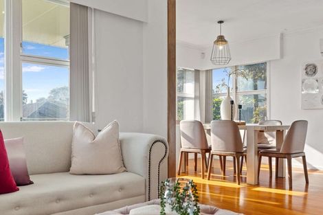 Photo of property in 27 Lawrence Crescent, Hillpark, Auckland, 2102