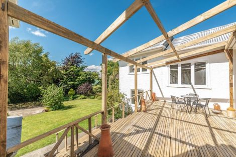 Photo of property in 2 Acton Place, Saint Johns Hill, Whanganui, 4500