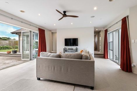 Photo of property in 4 Links Drive, Waiwhakaiho, New Plymouth, 4312