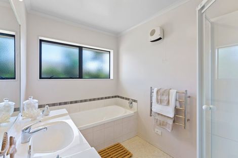 Photo of property in 130 Weggery Drive, Waikanae Beach, Waikanae, 5036