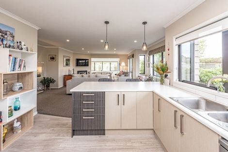 Photo of property in Caversham Park, 2/19 Caversham Road, Westmere, Whanganui, 4501