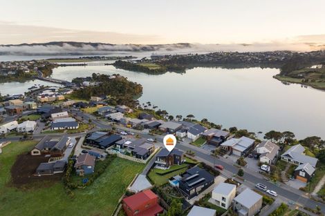 Photo of property in 52 Rangitahi Road, Raglan, 3225