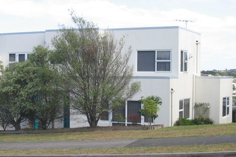 Photo of property in 1/2 Heathglen Place, Bayview, Auckland, 0629