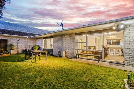 Photo of property in 3/29 Garelja Road, Henderson, Auckland, 0612