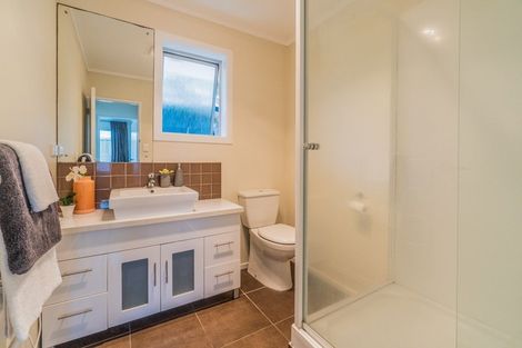 Photo of property in 2/5 Huapai Street, Onehunga, Auckland, 1061