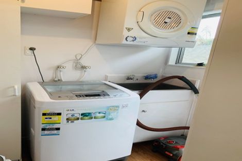 Photo of property in 1/2 Netherlands Avenue, Kelston, Auckland, 0602