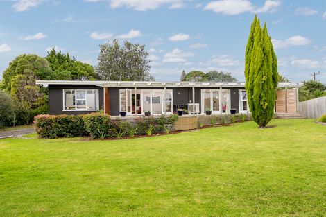 Photo of property in 25 Hand Road, Helensville, 0800