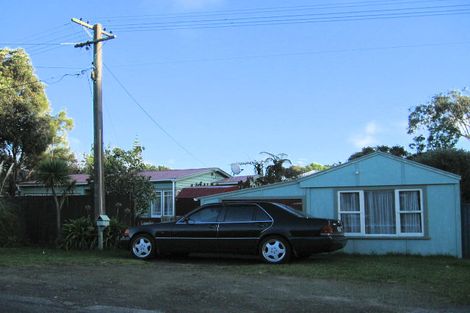 Photo of property in 2 Hemara Street, Waikanae Beach, Waikanae, 5036