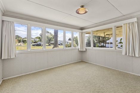 Photo of property in 17 Woodward Avenue, Mangere Bridge, Auckland, 2022
