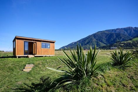 Photo of property in 235a Bay Paddock Road, Hapuku, Kaikoura, 7371