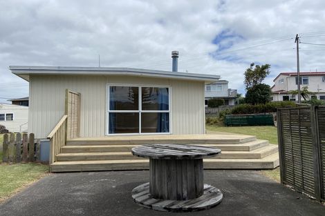 Photo of property in 52 One Tree Point Road, One Tree Point, 0118