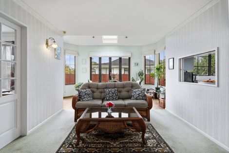 Photo of property in 17 Waddington Drive, Naenae, Lower Hutt, 5011