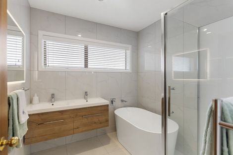 Photo of property in 8 Helvetia Drive, Browns Bay, Auckland, 0630