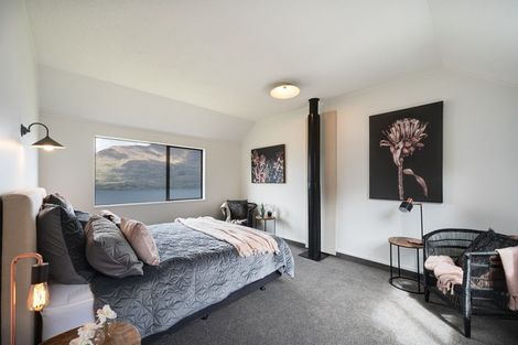 Photo of property in 67 Wynyard Crescent, Fernhill, Queenstown, 9300