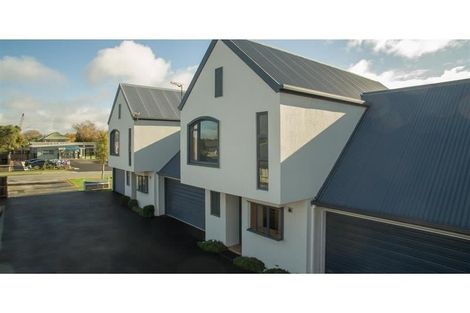 Photo of property in 2/96 Wainui Street, Riccarton, Christchurch, 8041