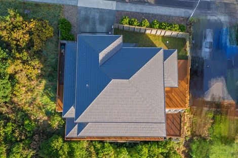 Photo of property in 32 Melksham Drive, Churton Park, Wellington, 6037