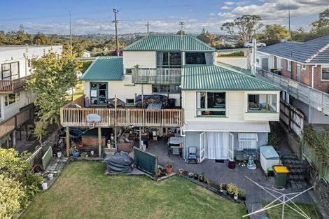 Photo of property in 315 Glenfield Road, Glenfield, Auckland, 0629