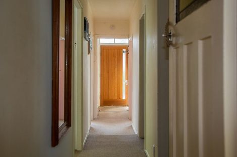 Photo of property in 174 Queens Drive, Lyall Bay, Wellington, 6022