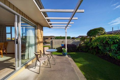 Photo of property in 73 Crofton Road, Harewood, Christchurch, 8051