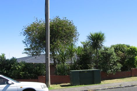 Photo of property in 4/33-35 Teal Crescent, Beach Haven, Auckland, 0626