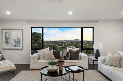 Photo of property in 15 Mcdowell Crescent, Hillcrest, Auckland, 0627