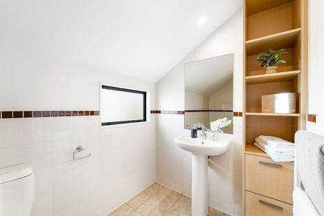 Photo of property in 1/64 Schnapper Rock Road, Schnapper Rock, Auckland, 0632