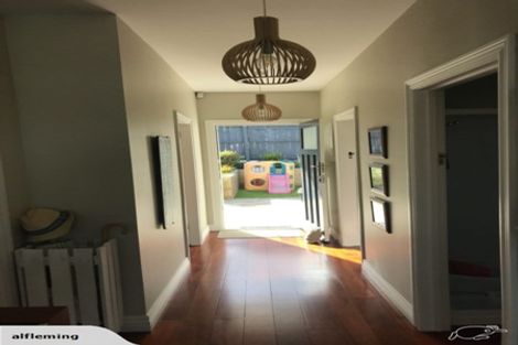 Photo of property in 5 Hutchinson Avenue, New Lynn, Auckland, 0600