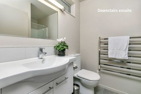 Photo of property in 96a Eskdale Road, Birkdale, Auckland, 0626