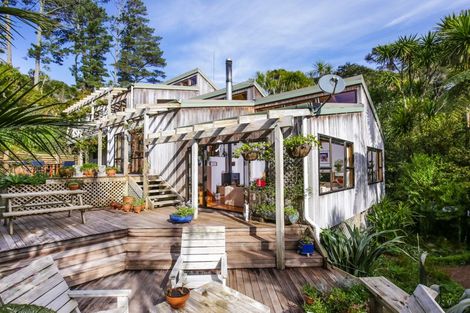 Photo of property in 779a West Coast Road, Oratia, Auckland, 0604