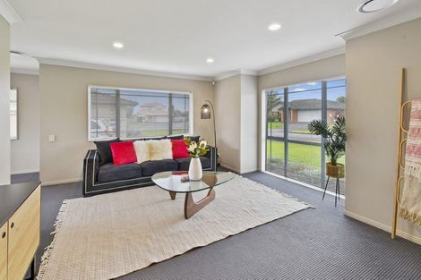 Photo of property in 6 Fergy Crescent, Wattle Downs, Auckland, 2103