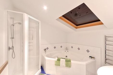 Photo of property in 45a Wroxton Terrace, Merivale, Christchurch, 8014