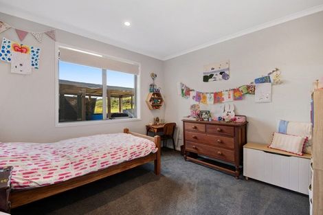 Photo of property in 19 Rauta Way, Helensville, 0800