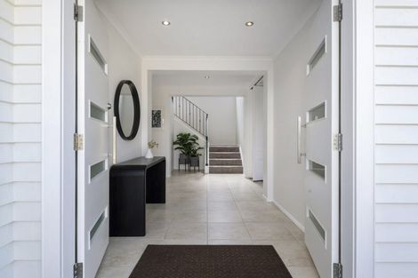 Photo of property in 22 Eversleigh Road, Belmont, Auckland, 0622