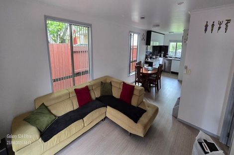 Photo of property in 20 Barnea Circle, Glen Eden, Auckland, 0602