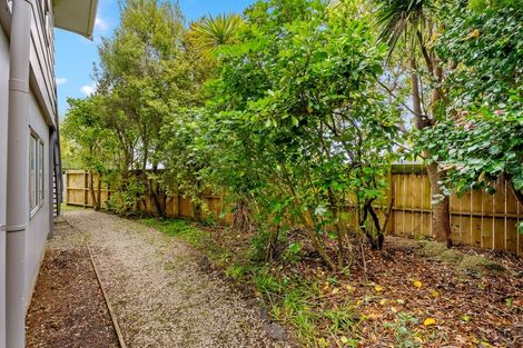 Photo of property in 1/14 Sunward Rise, Glenfield, Auckland, 0629