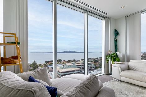 Photo of property in Sentinel Apartments, 1402/3 Northcroft Street, Takapuna, Auckland, 0622
