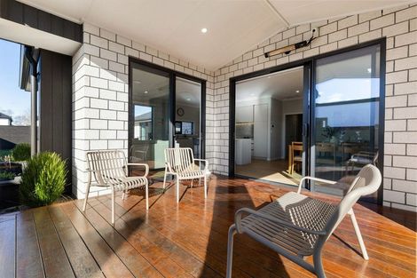 Photo of property in 32 Hugo Shaw Drive, Cambridge, 3434
